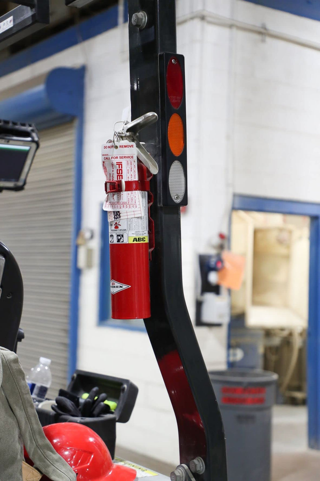 2.5 Pound ABC Dry Chemical Fire Extinguisher with Wall Bracket M6185